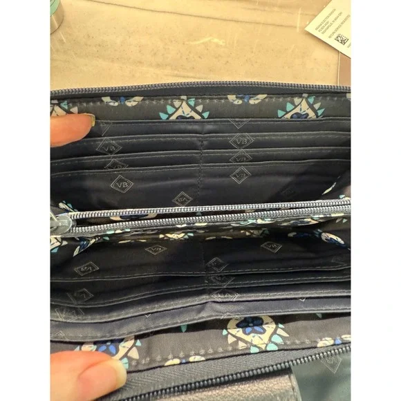 Vera Bradley RFID Audrey wallet‎ - Picture 5 of 9